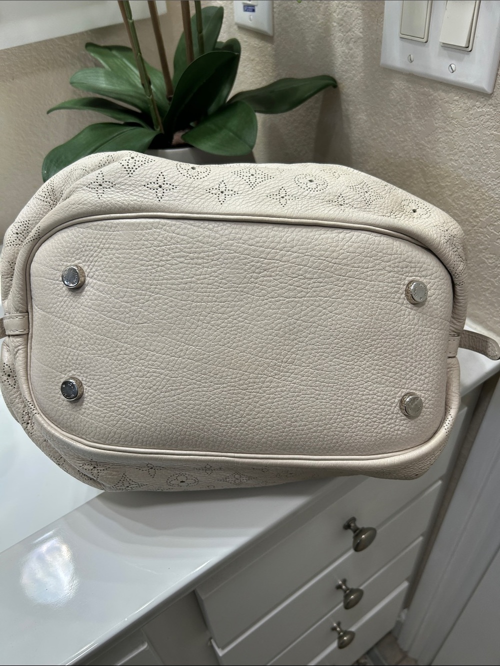Louis Vuitton Perforated Cream Leather Shoulder Bag with Silver Hardware - Picture 4 of 16